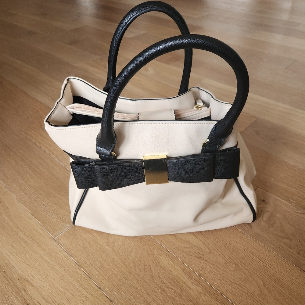 MERONA | Classic black, tan and gold colored handbag
